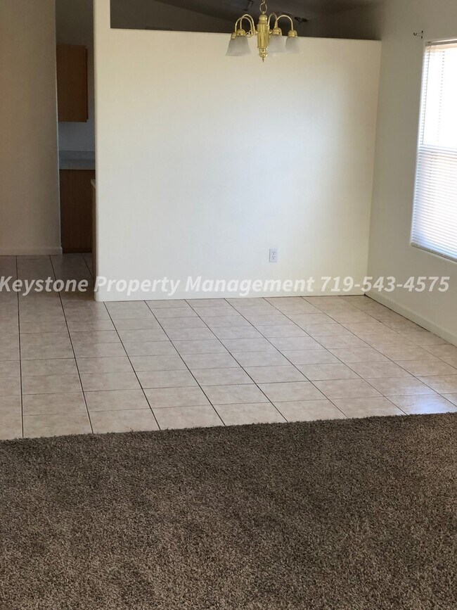 Foto del edificio - Beautifully Maintained Home in Pueblo West 3 Bed/2 Bath/2 Car Garage $2000/$2000