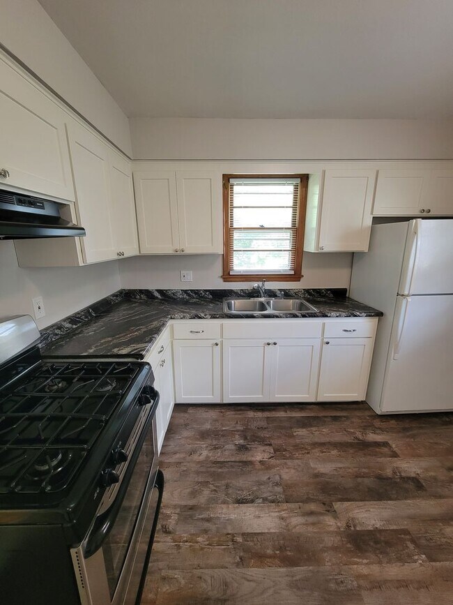Foto del edificio - Renovated Upper Level Duplex - Armatage Ne...