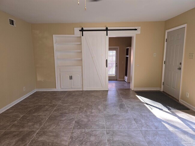 Building Photo - 4660 Christy Dr