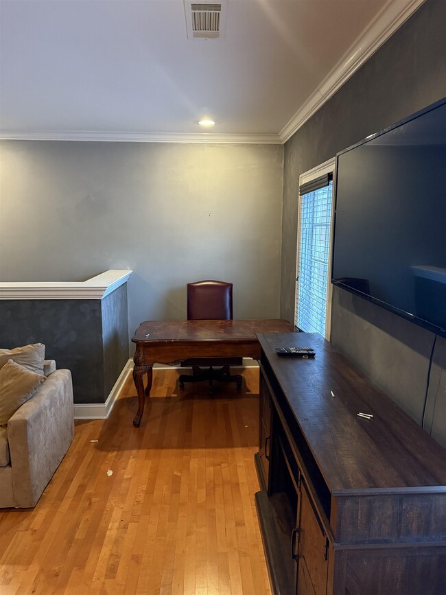 Building Photo - 1041 Parkside Cmns