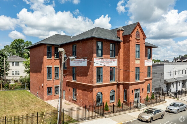 Foto del edificio - 70 Roseville Ave