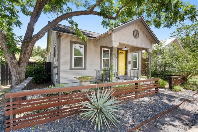 Building Photo - 2007 Peoples St