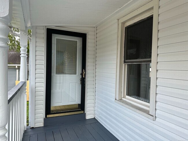 Foto del edificio - 303 Nassau Rd