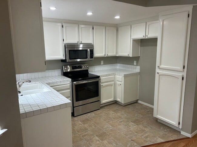 Building Photo - Pleasanton Shadow Cliffs, 3 Bed. 2.5 Bath, Near Top Schools!