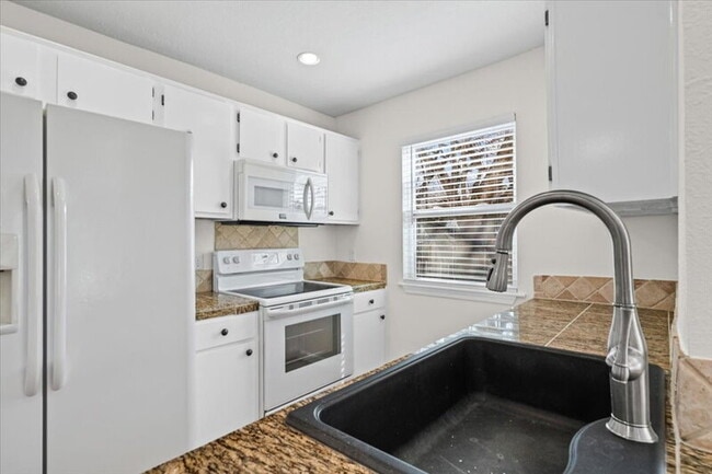 Building Photo - 303 Fantail Loop