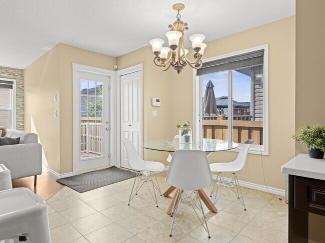 Photo du bâtiment - 3.0 bedroom in Edmonton Alberta T5Y 0M7