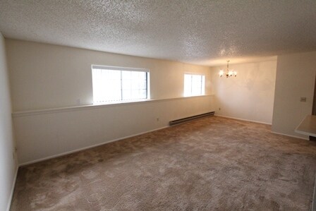 Sala de estar - 1542 Governors Blvd