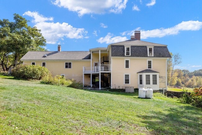 Foto del edificio - 24 Morrill Rd