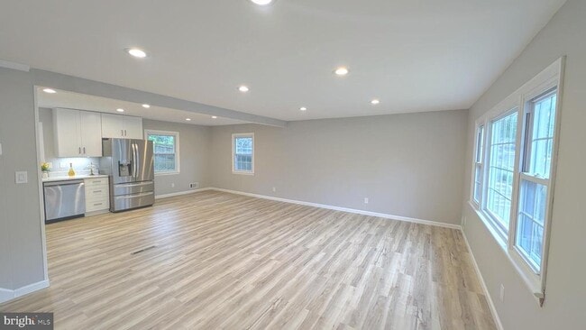 Building Photo - 303 Stonewall Rd