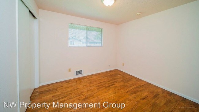 Building Photo - 3 br, 1 bath House - 4731 74th Place NE