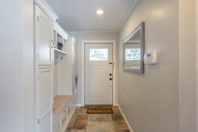 Foto del edificio - 18 Devon Dr