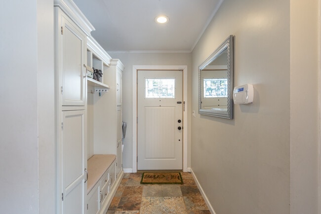 Photo - 18 Devon Dr House