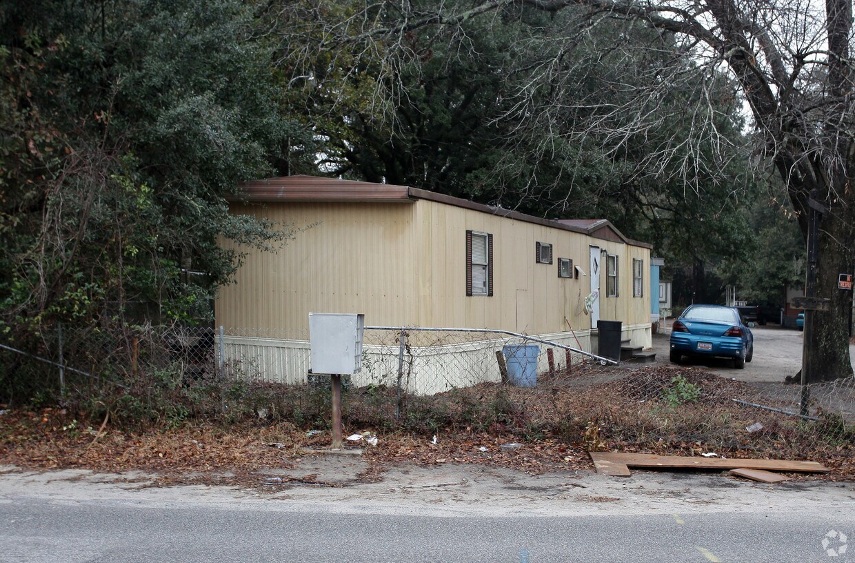 Building Photo - 5527 Attaway St