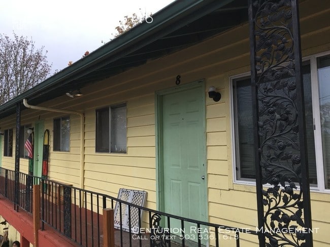Building Photo - 280 SE Orchard Ave