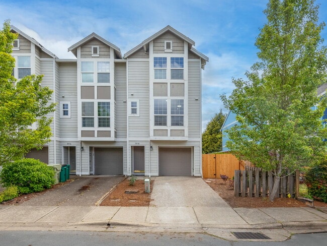 Building Photo - 3938 SW 182nd Pl