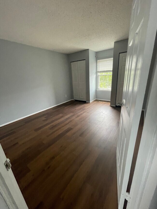 Building Photo - 430 Shelter Dr