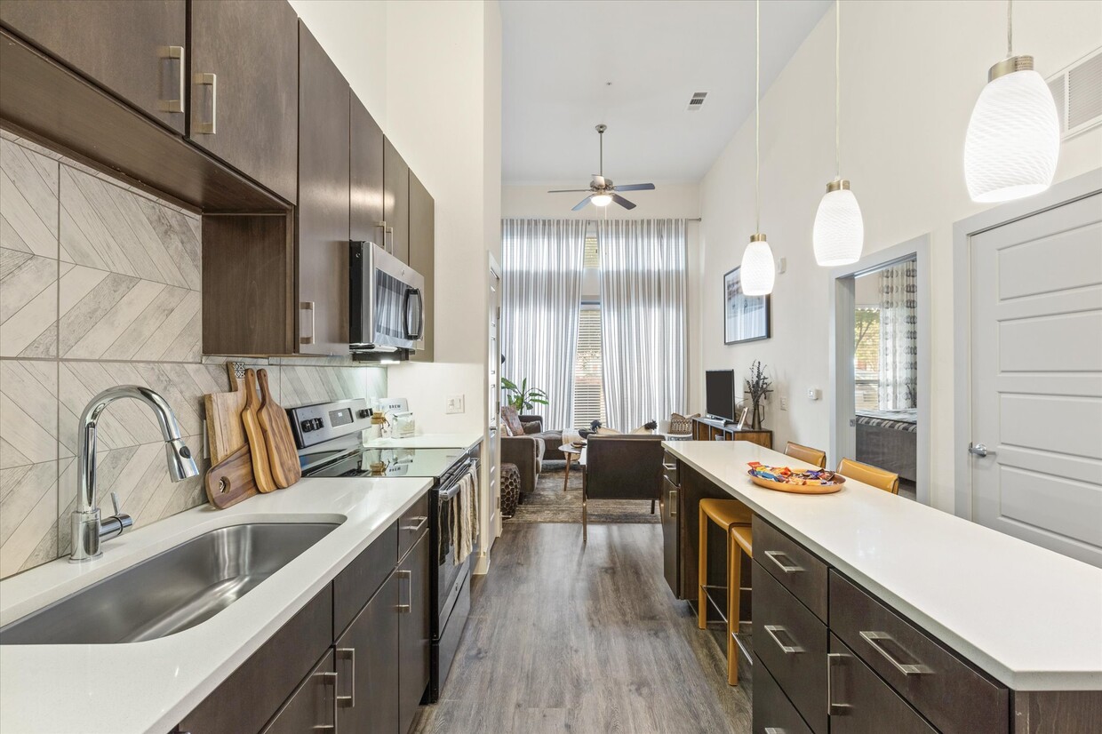 1BD, 1BA - 699SF - Kitchen - The Lookout