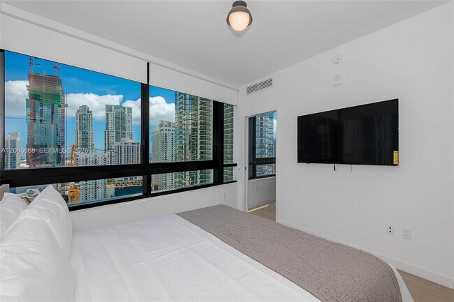 Foto del edificio - 225 N Miami Ave