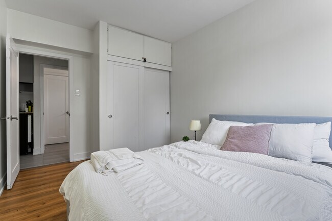 Building Photo - Beautiful 1 Bedroom 1 Bathroom Unit availa...