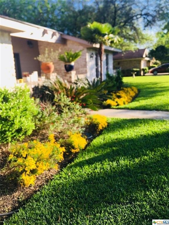 Foto principal - 402 W Tanglewood Dr