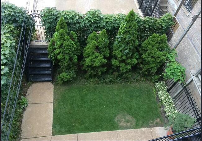 Foto del edificio - 1346 N Bosworth Ave