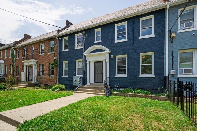 Building Photo - 182 36th St NE