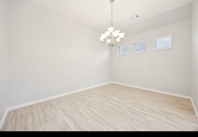 Building Photo - 725 Gray Washington Dr