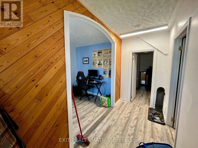Photo du bâtiment - 665 St Isidore Rd