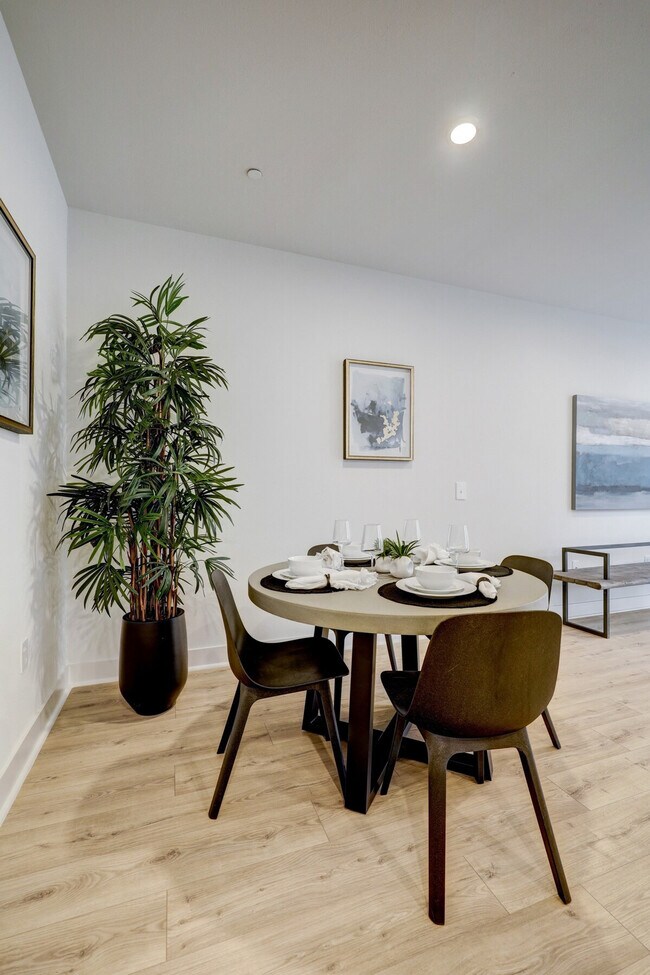 Foto del edificio - 2137 Pelham Dr