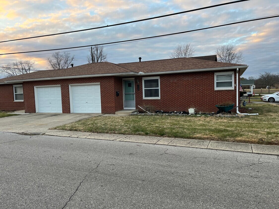 Primary Photo - 240 Smith St