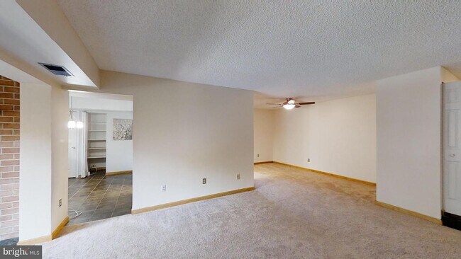 Building Photo - 10200 Bushman Dr