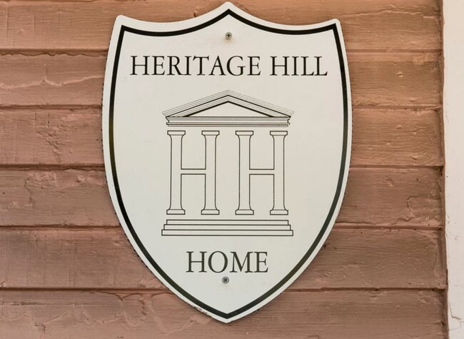 Building Photo - Historic Main Floor 2 Bed 1 Bath Heritage ...