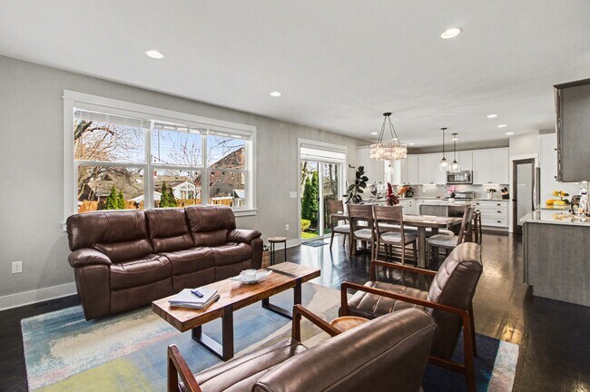 Foto del edificio - 3906 Hillside Dr