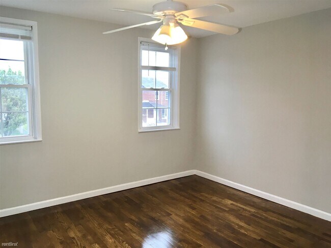 Foto del edificio - 7938 St Claire Ln