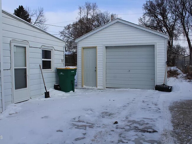 Building Photo - 417 N 18th St