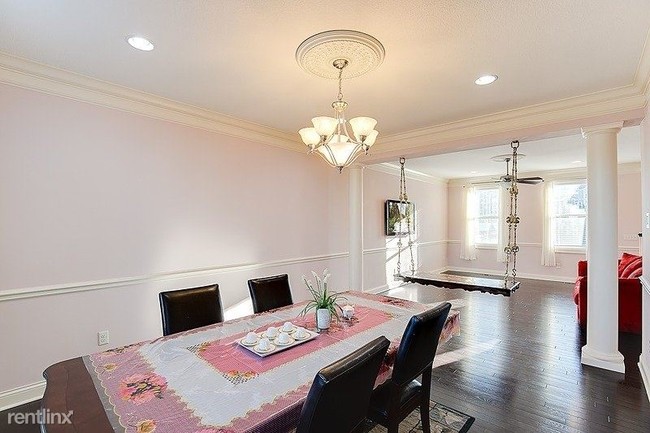 Building Photo - 5 br, 3.5 bath House - 9817 Frederick Place