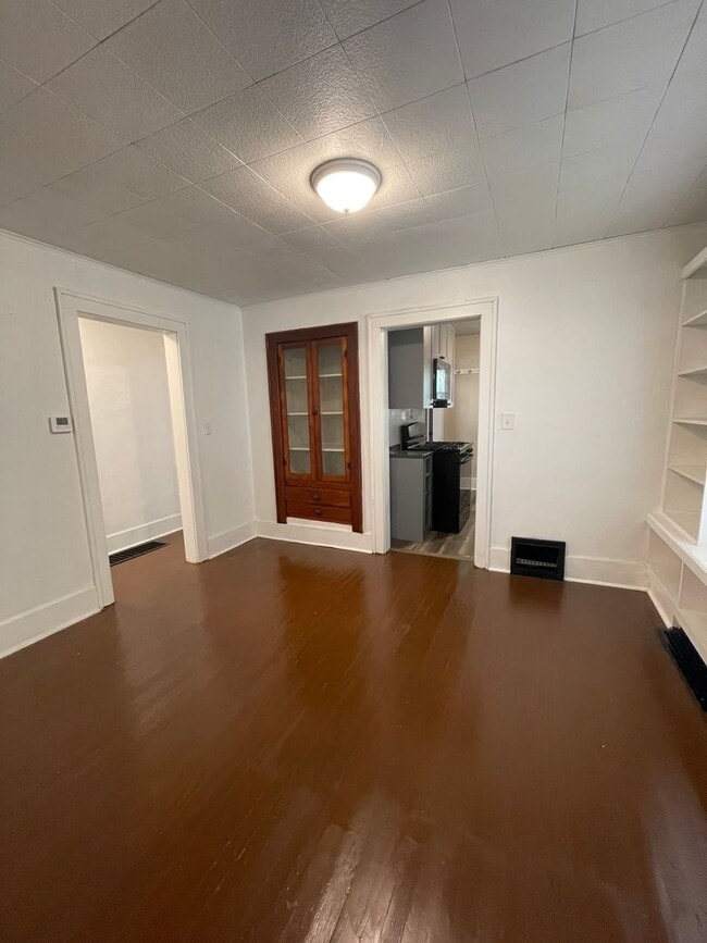 Building Photo - Three Bedroom Single Family Home Near Loeb Stadium