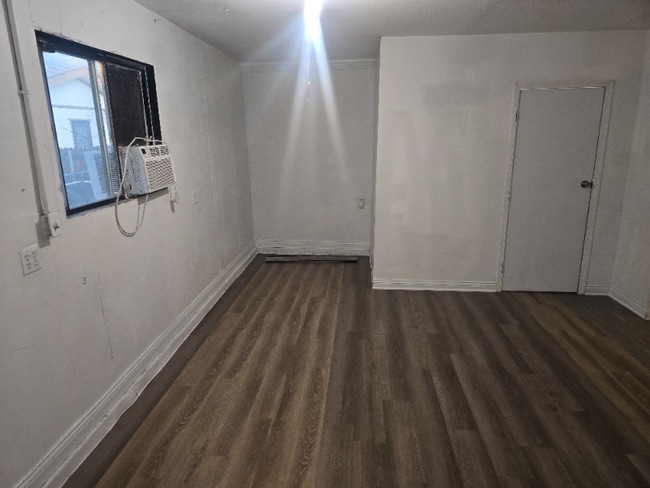 Building Photo - 44560 Grovewood Cir