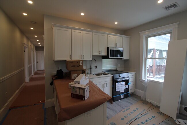 Building Photo - 33 Grove St