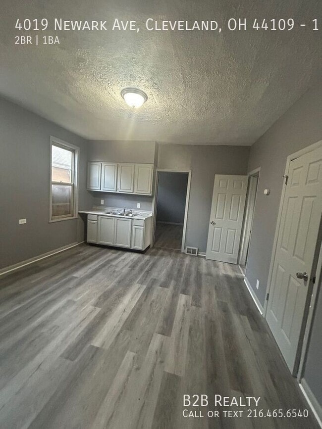 Building Photo - Charming 2-Bedroom Property in Prime Location