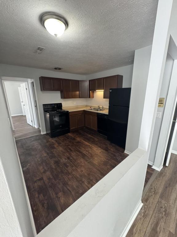 Foto del edificio - 7857 Harrison Rd