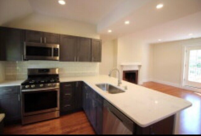Building Photo - 63 Beech Glen St