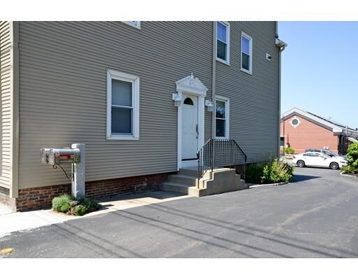 Primary Photo - 119 Water St