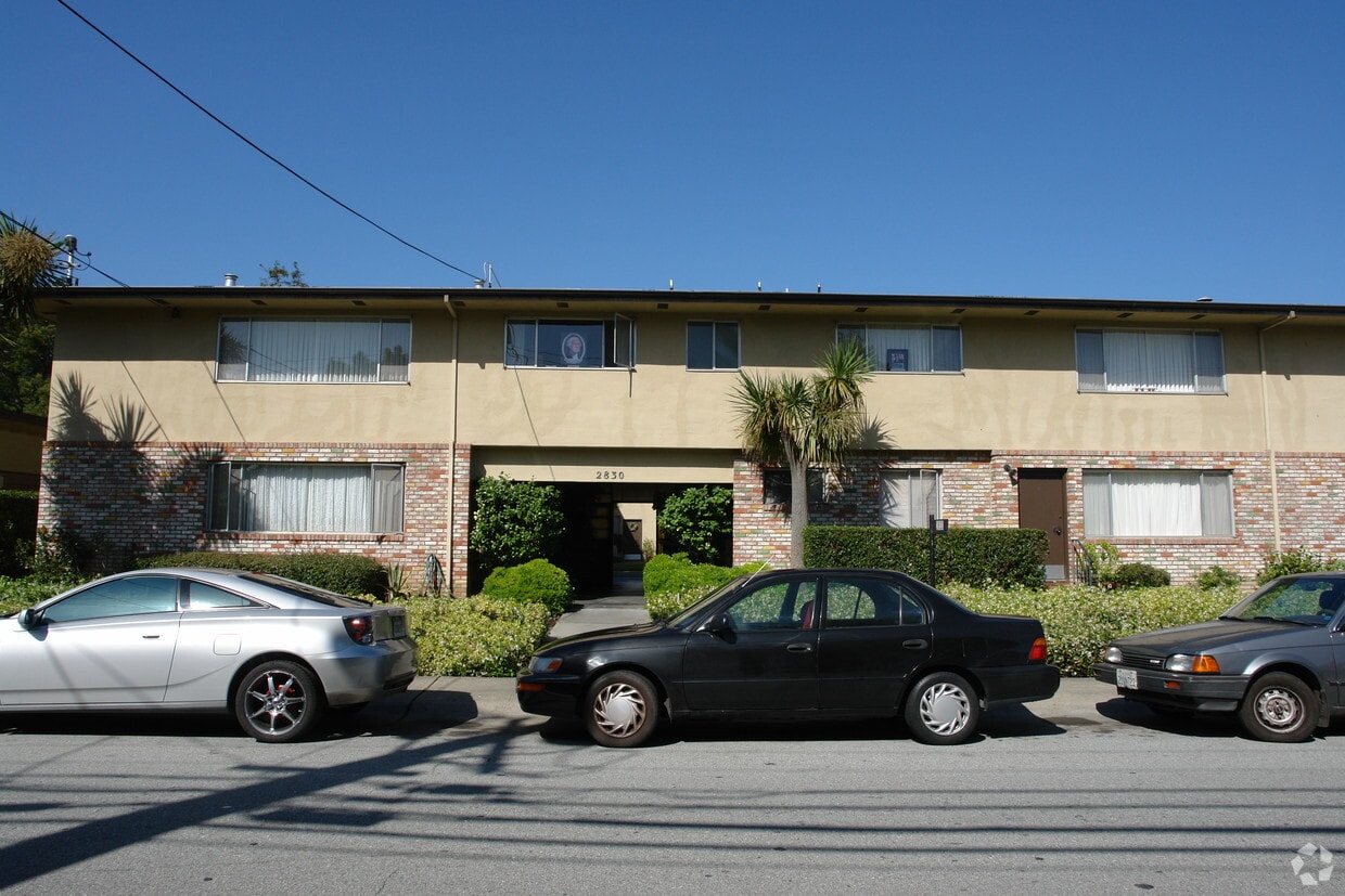 Building Photo - 2830 Flores St