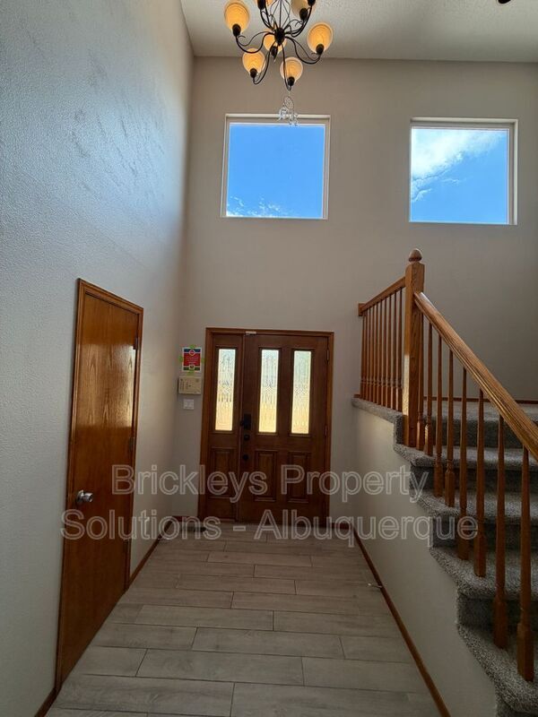 Foto del edificio - 10331 Dunbar St NW