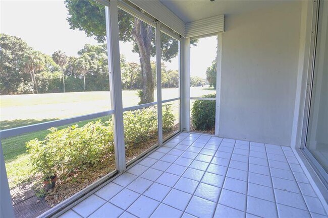 Foto del edificio - 4007 N Cypress Dr