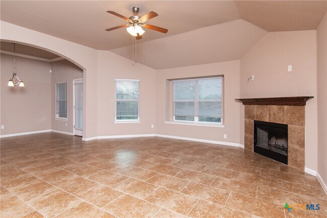 Foto del edificio - 704 W Gemini Ln