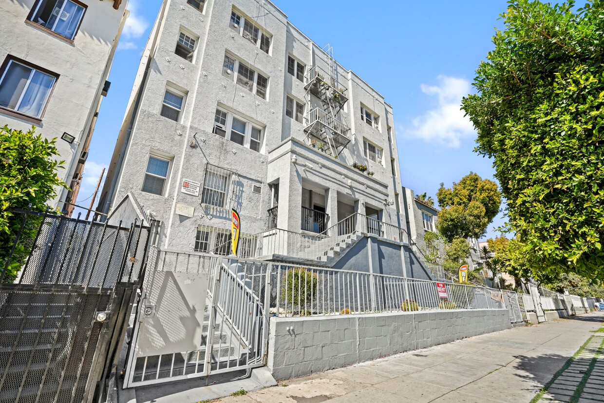 Primary Photo - 447 S. Rampart Blvd - Studio & 1 Bedroom A...