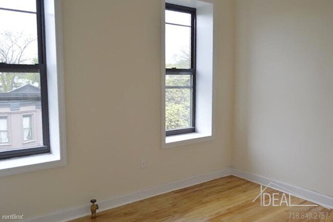 Building Photo - 400 2nd St