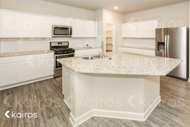 Building Photo - 6425 Tiger Pointe Dr.